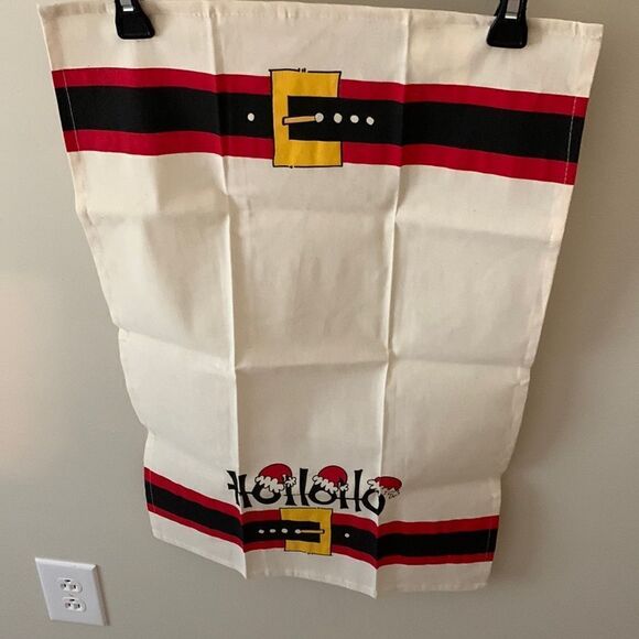 Christmas theme tea towel - Picture 1 of 3